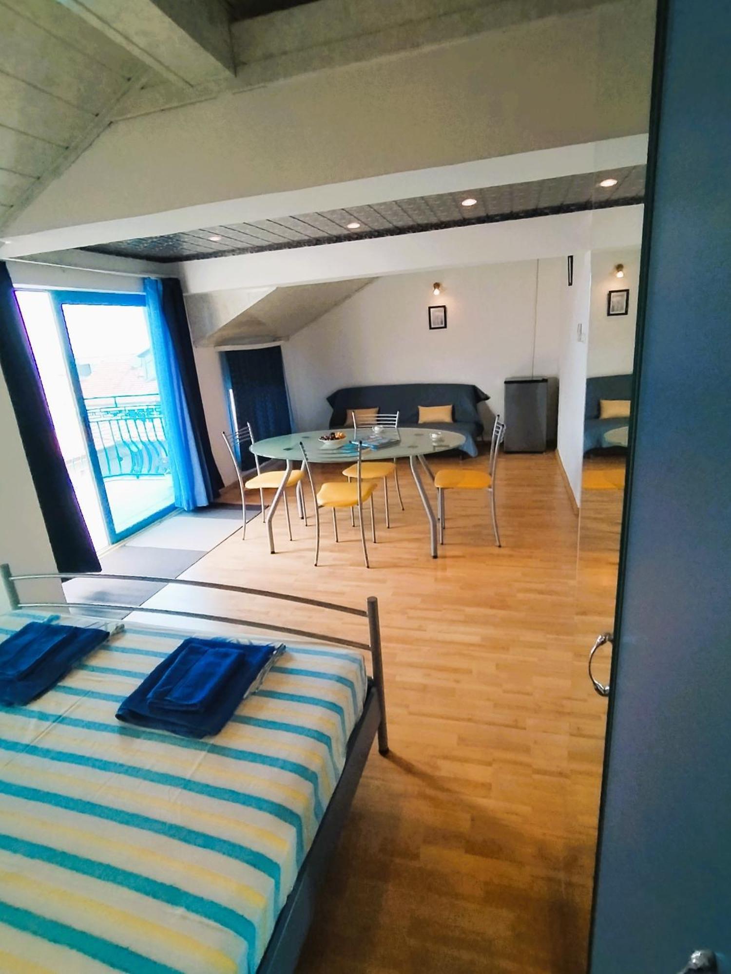 Lira Sto Apartments Pomorie Eksteriør bilde