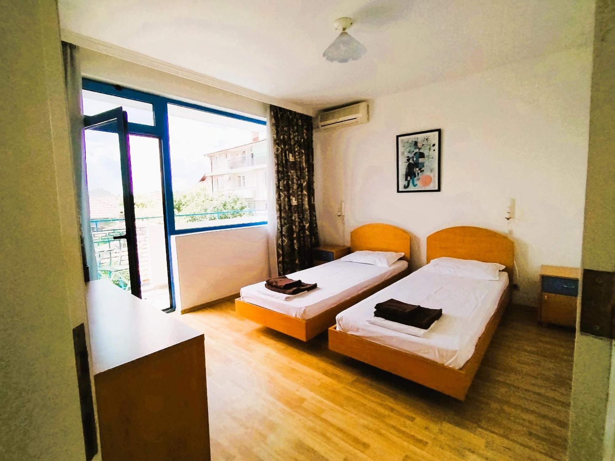 Lira Sto Apartments Pomorie Eksteriør bilde