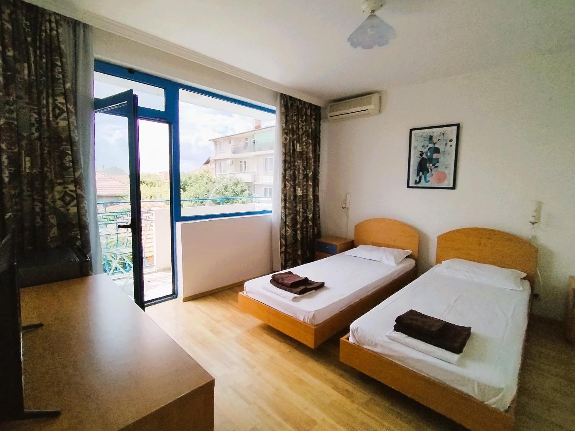 Lira Sto Apartments Pomorie Eksteriør bilde