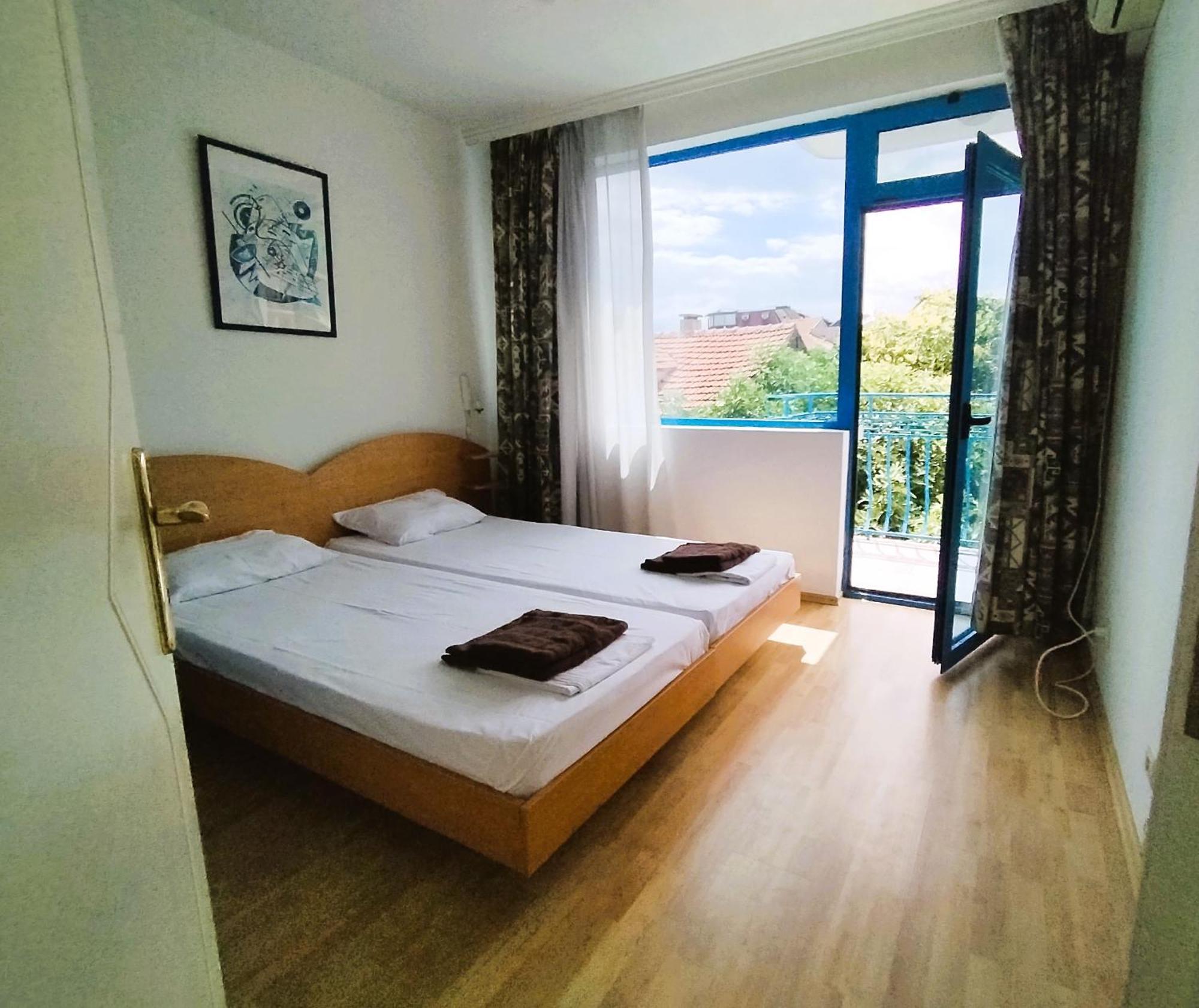 Lira Sto Apartments Pomorie Eksteriør bilde