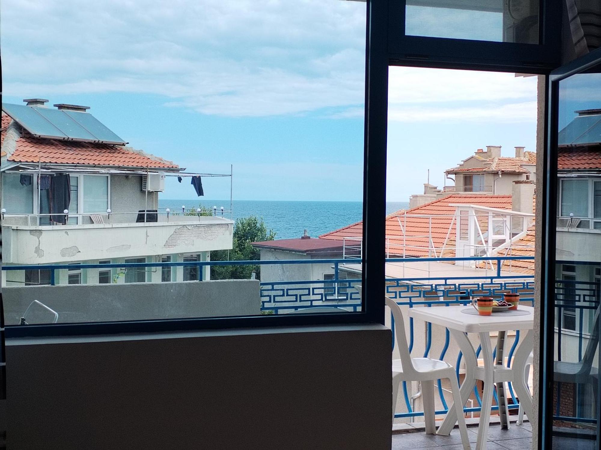 Lira Sto Apartments Pomorie Eksteriør bilde