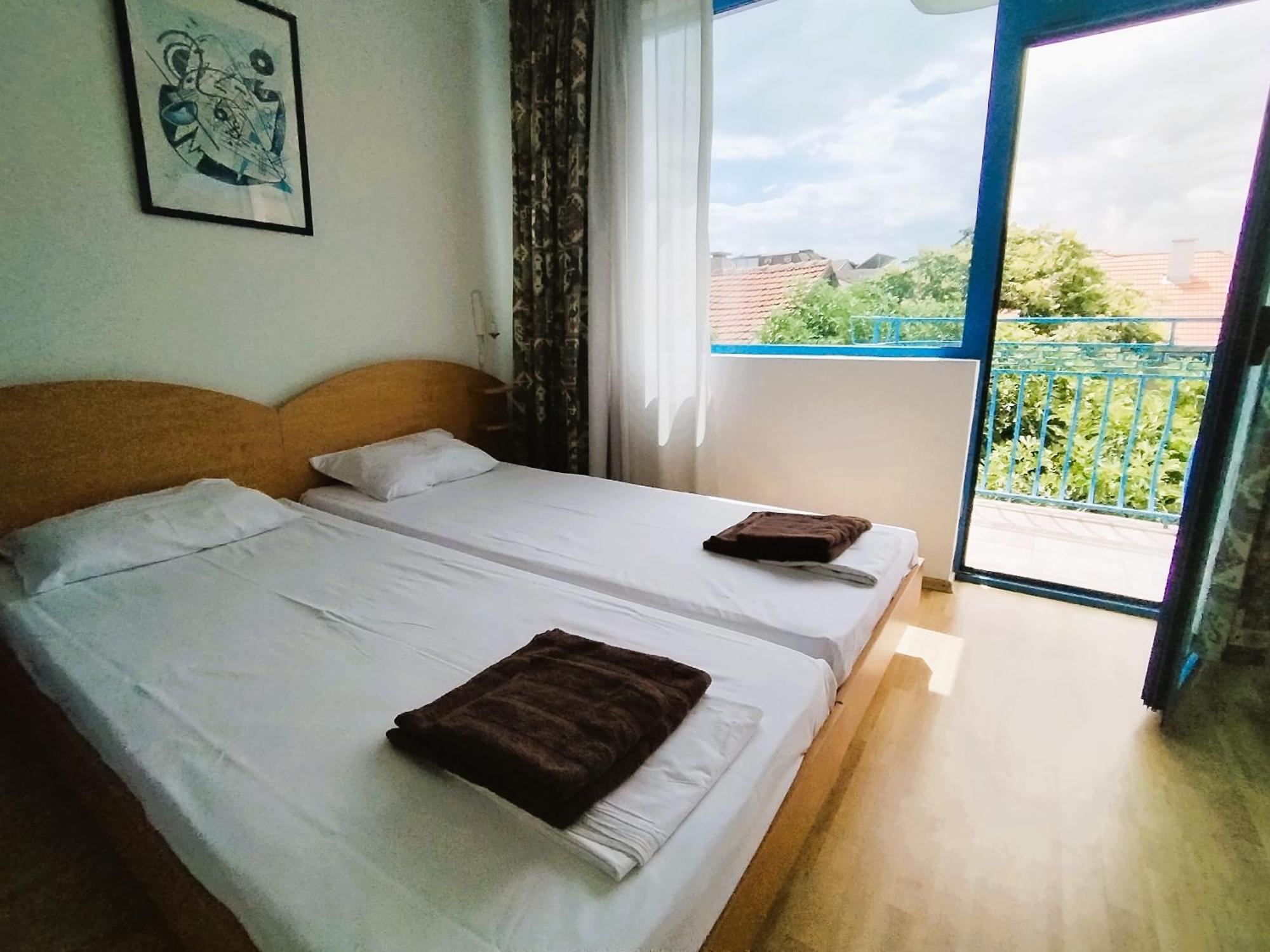 Lira Sto Apartments Pomorie Eksteriør bilde
