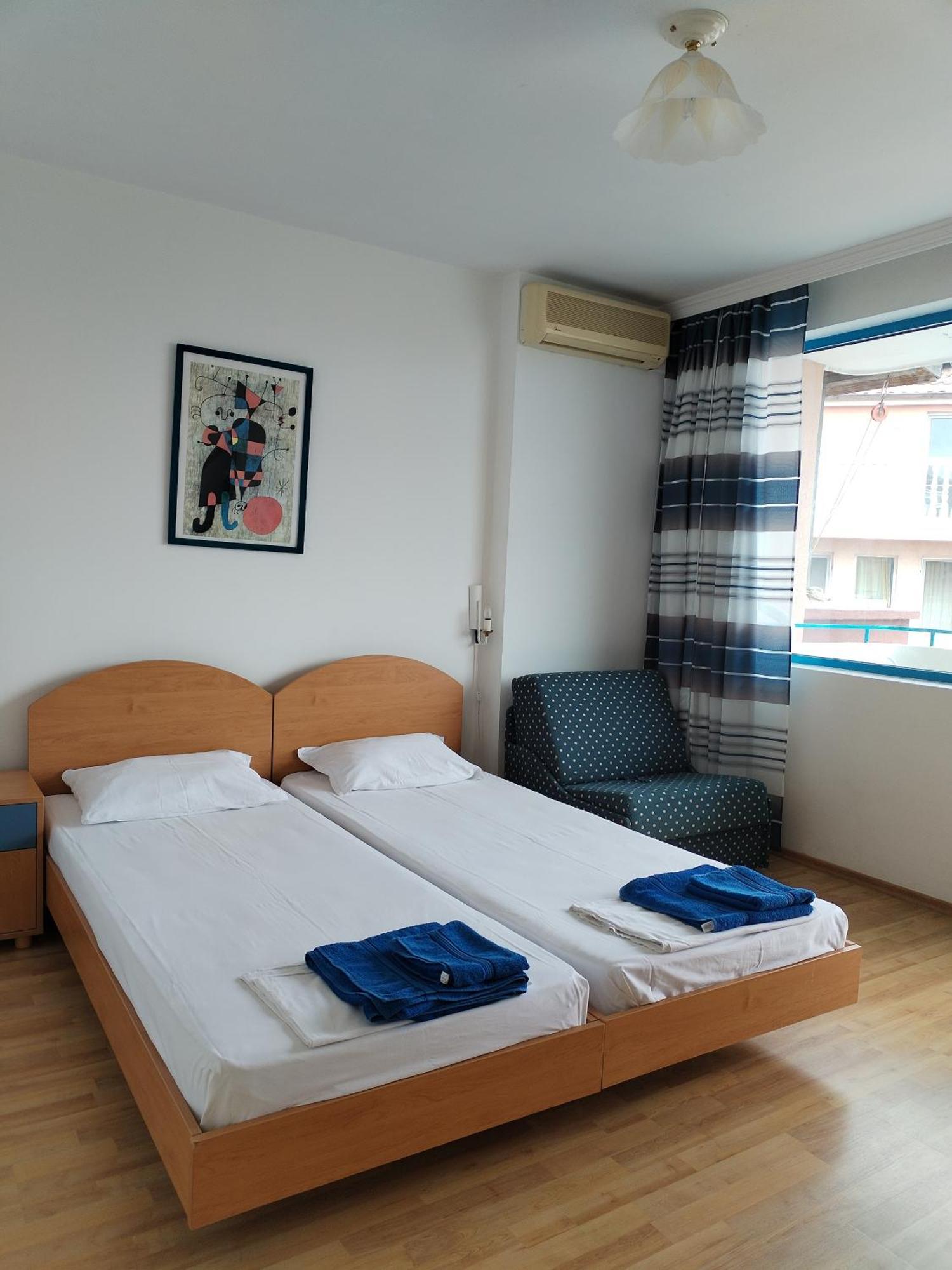 Lira Sto Apartments Pomorie Eksteriør bilde