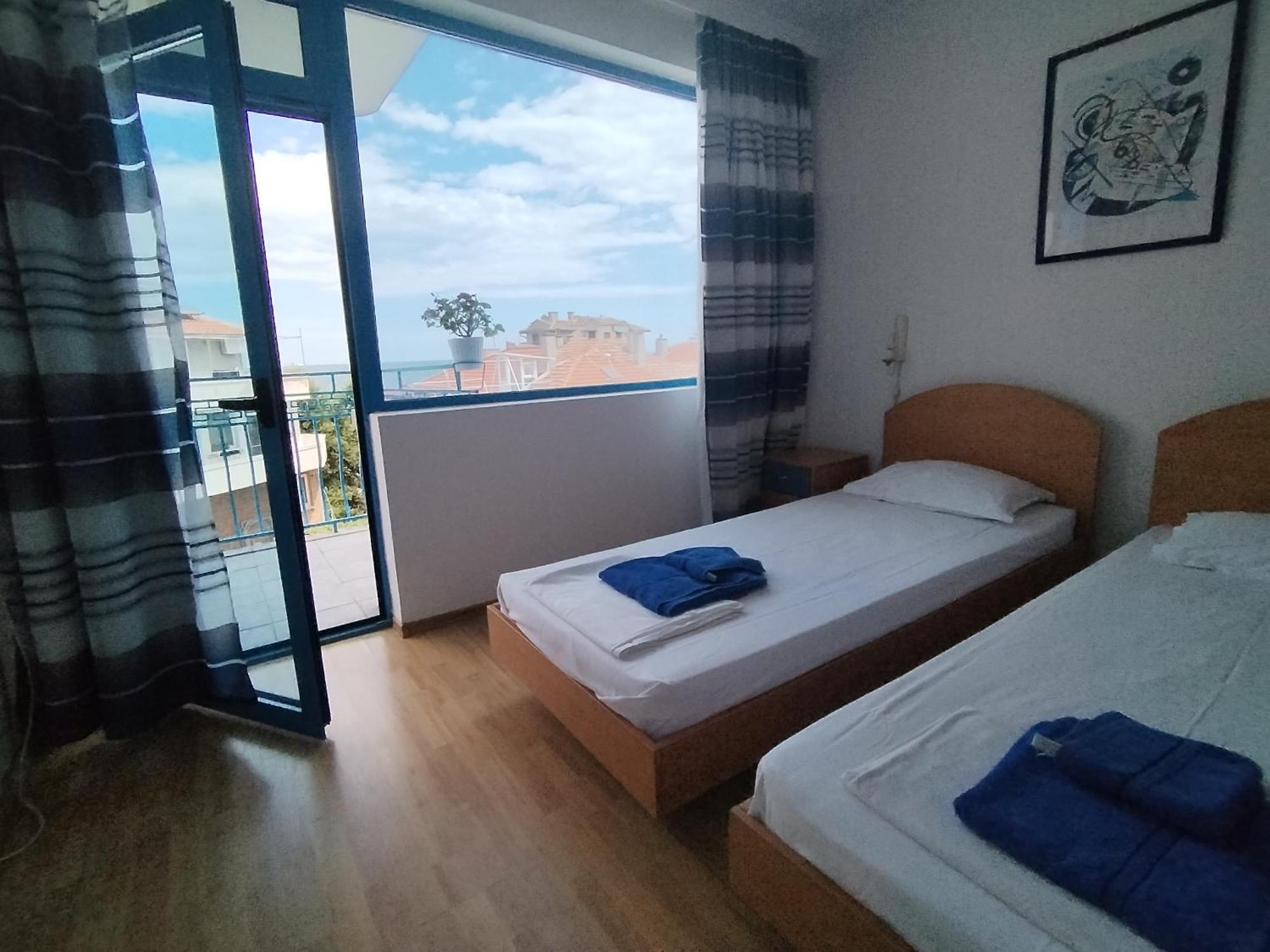 Lira Sto Apartments Pomorie Eksteriør bilde