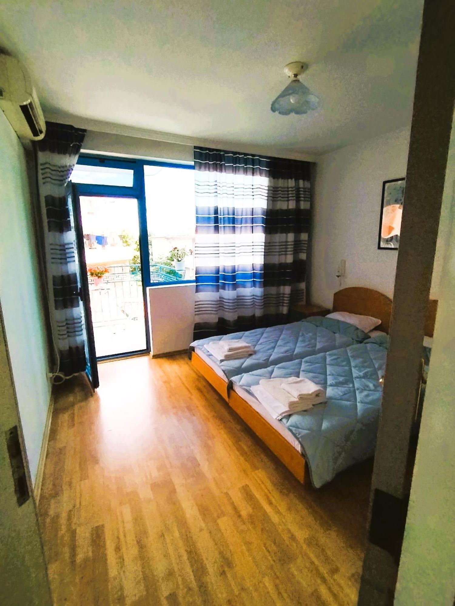 Lira Sto Apartments Pomorie Eksteriør bilde