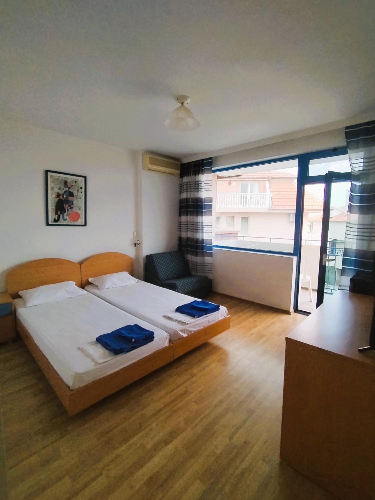Lira Sto Apartments Pomorie Eksteriør bilde