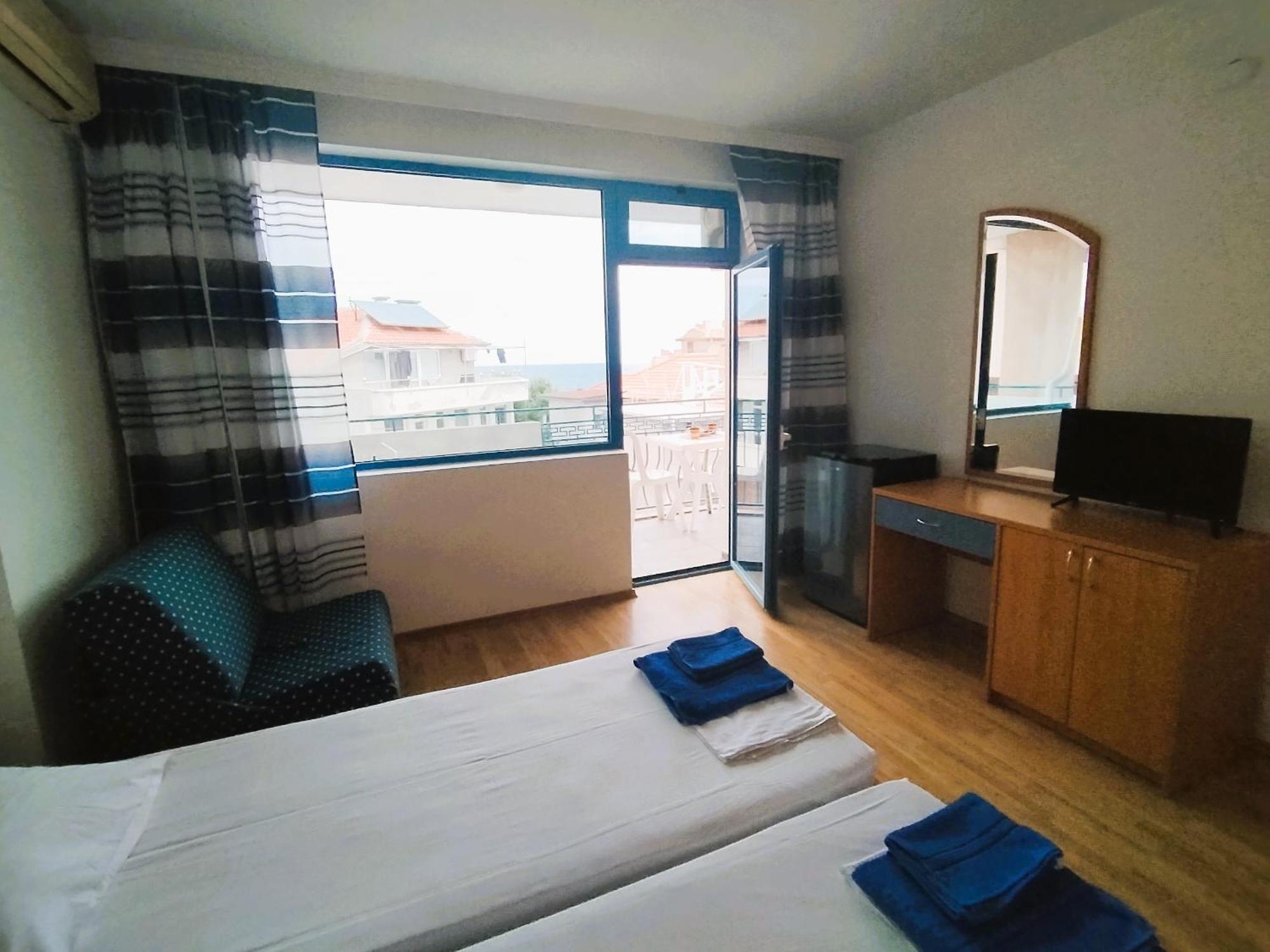 Lira Sto Apartments Pomorie Eksteriør bilde