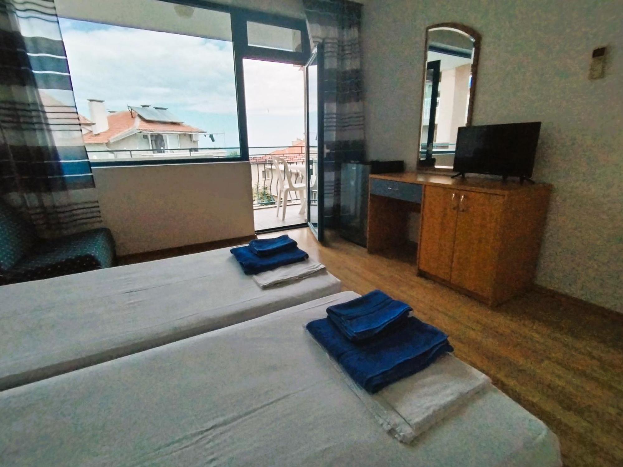 Lira Sto Apartments Pomorie Eksteriør bilde