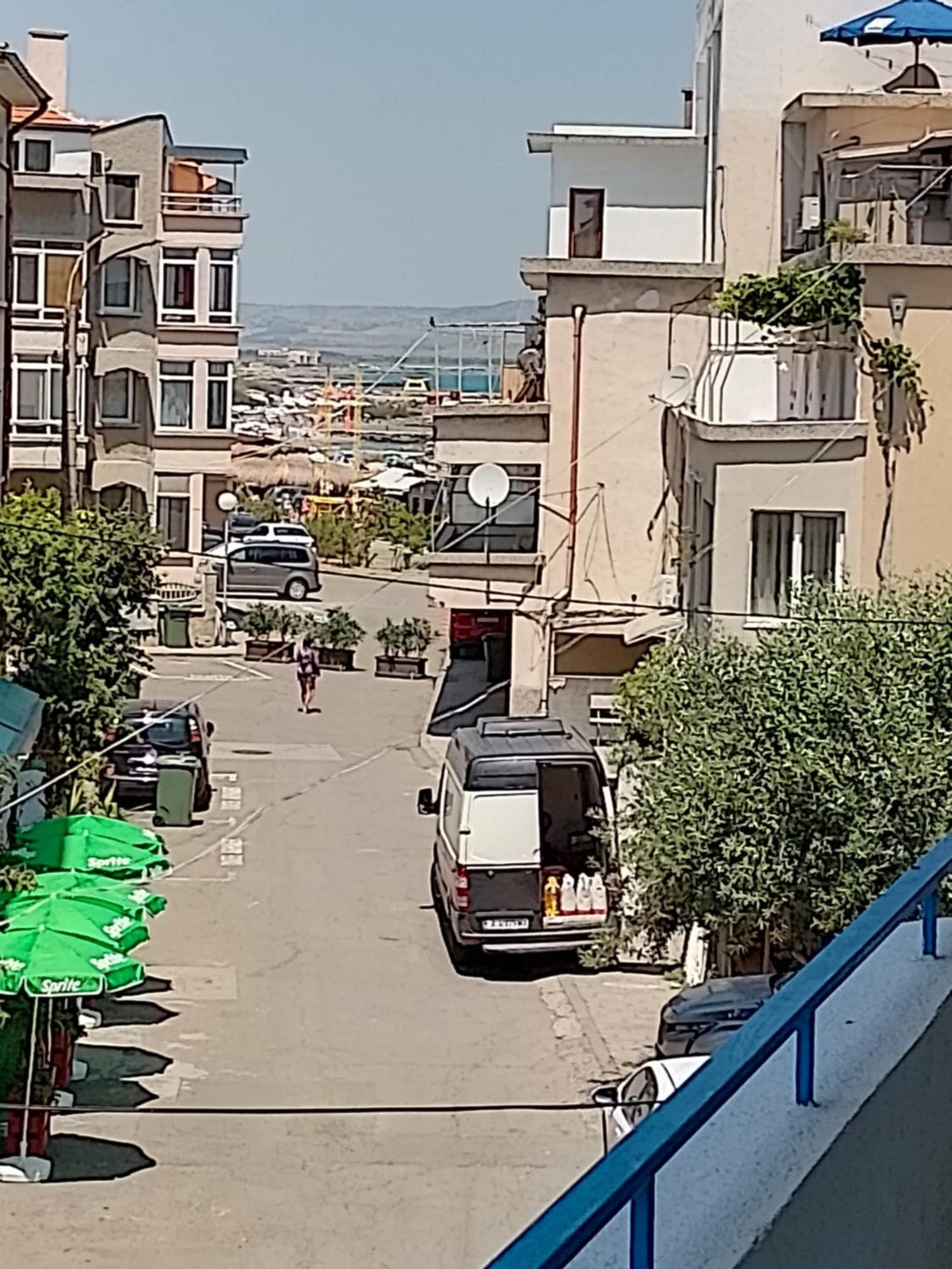Lira Sto Apartments Pomorie Eksteriør bilde