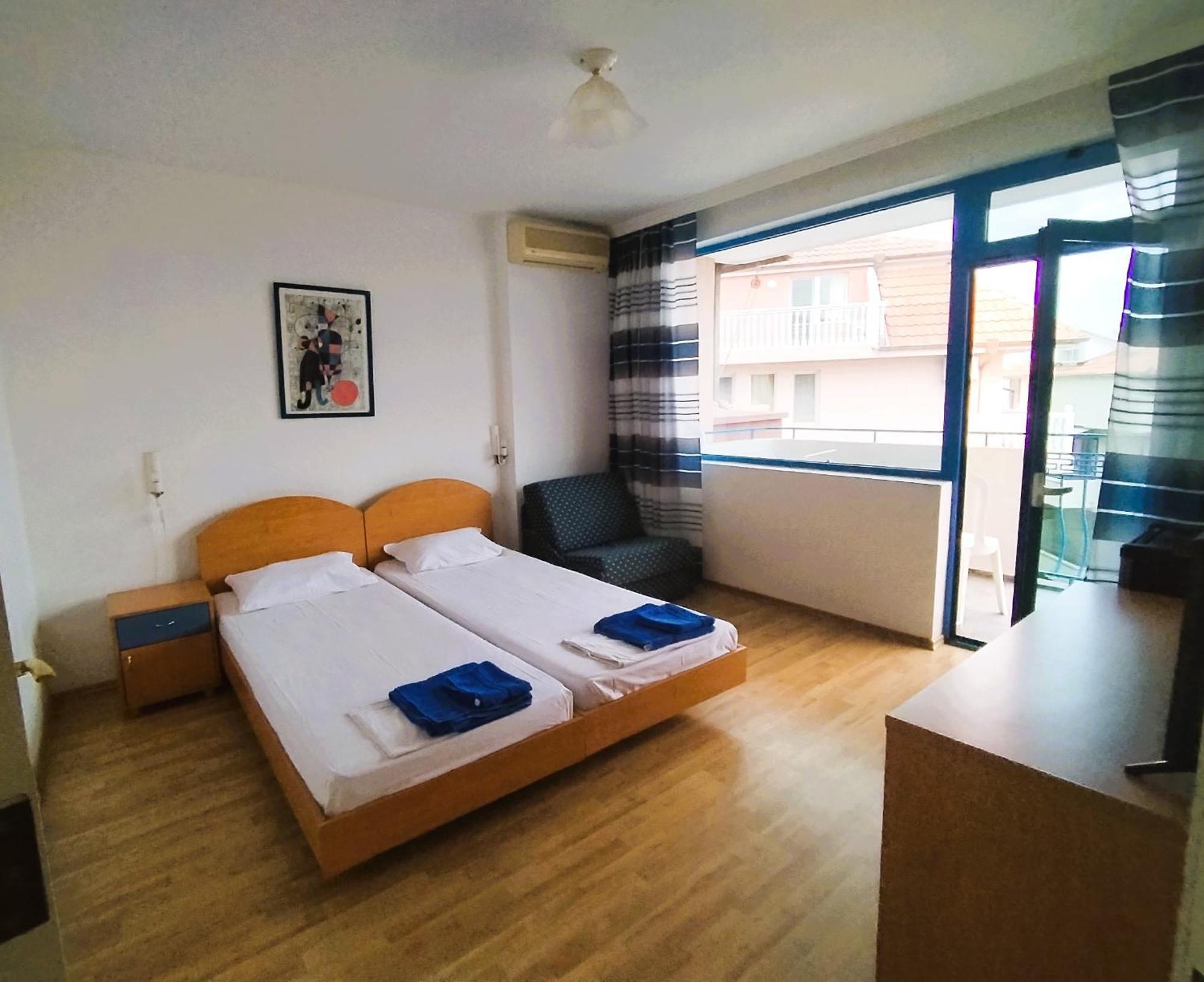 Lira Sto Apartments Pomorie Eksteriør bilde