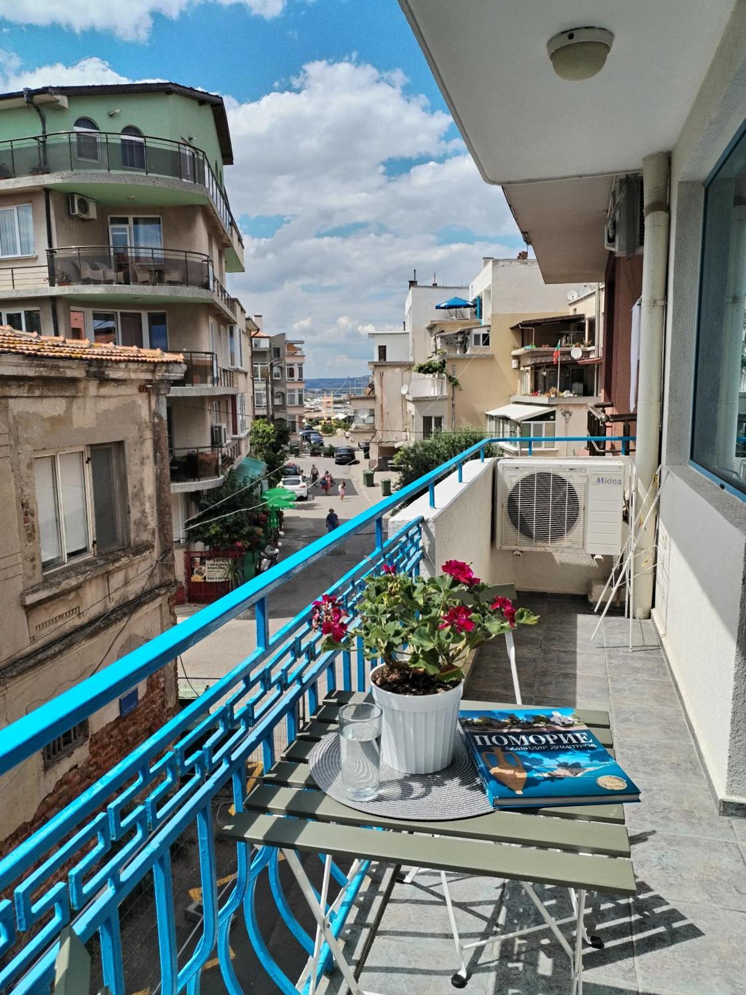 Lira Sto Apartments Pomorie Eksteriør bilde