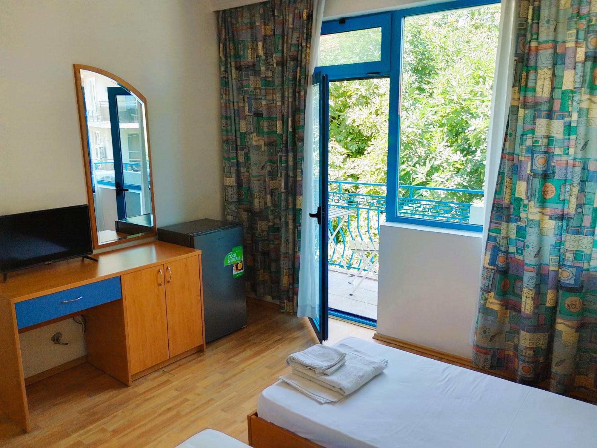 Lira Sto Apartments Pomorie Eksteriør bilde