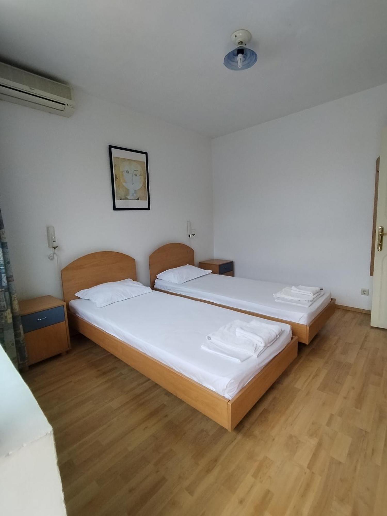 Lira Sto Apartments Pomorie Eksteriør bilde
