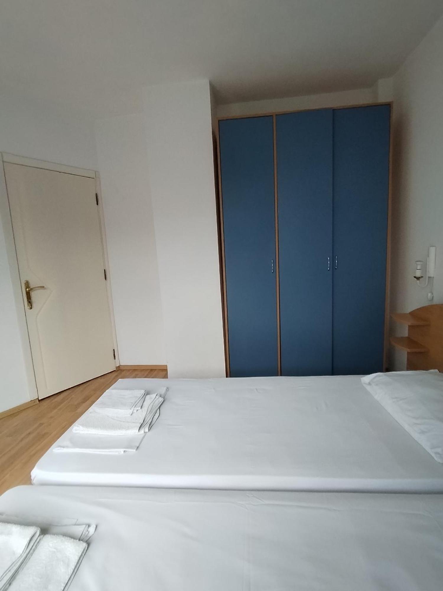 Lira Sto Apartments Pomorie Eksteriør bilde