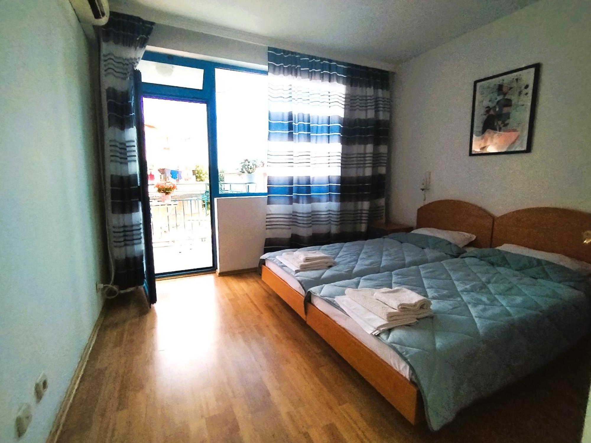 Lira Sto Apartments Pomorie Eksteriør bilde