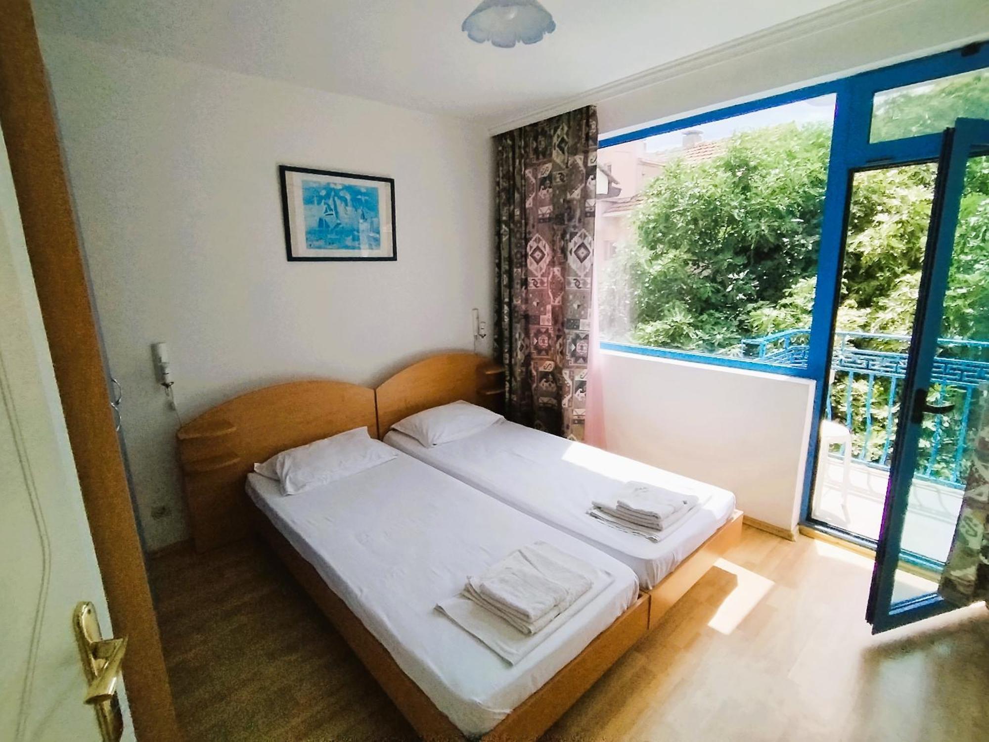 Lira Sto Apartments Pomorie Eksteriør bilde