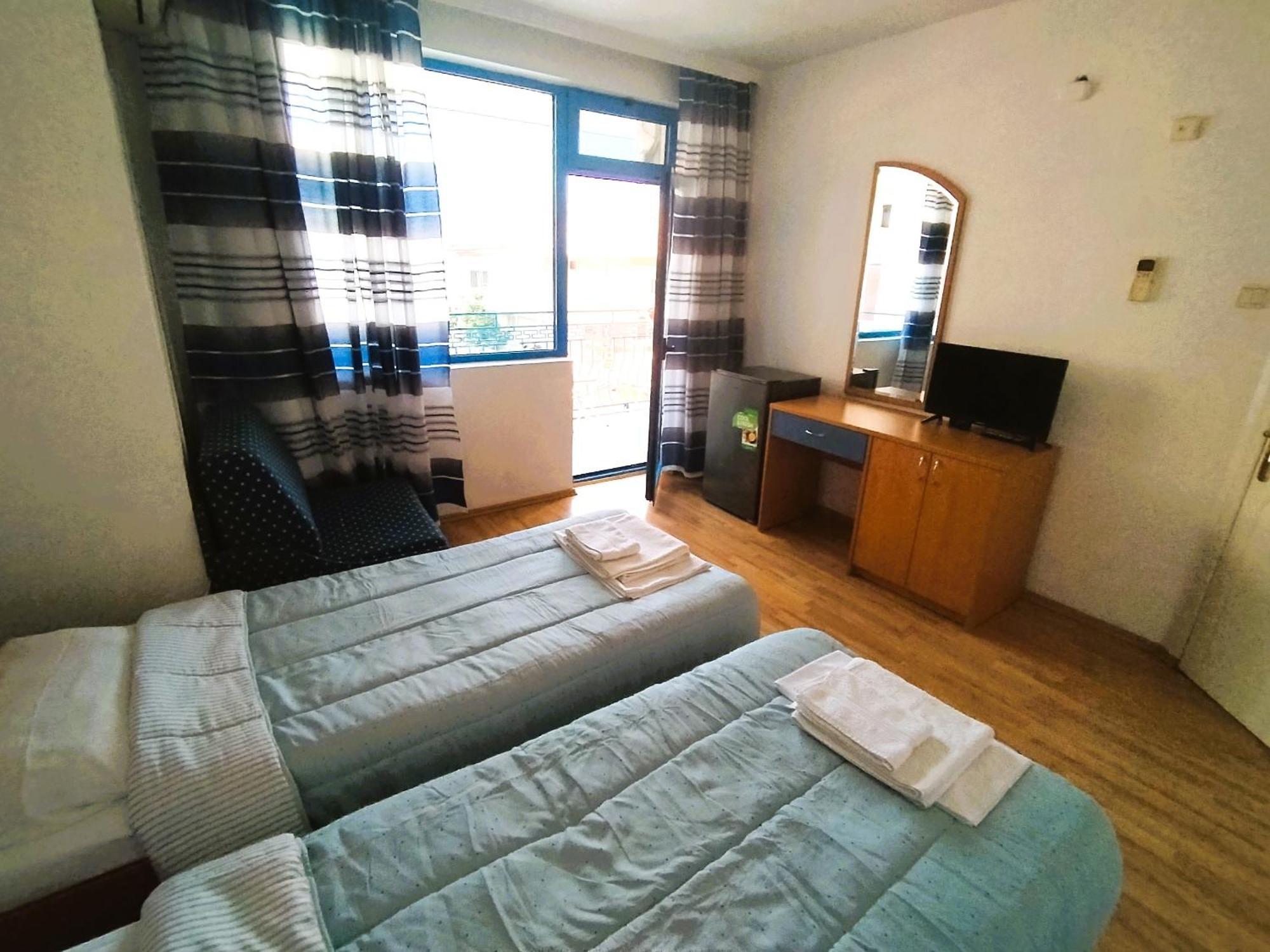 Lira Sto Apartments Pomorie Eksteriør bilde