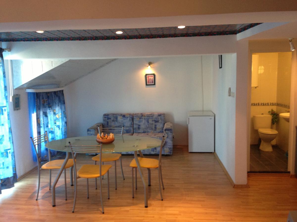 Lira Sto Apartments Pomorie Eksteriør bilde
